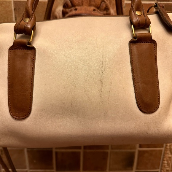 Vintage Coach White & Tan Satchel w/crossbody straps Pre-owned cond. & life left - Picture 2 of 9